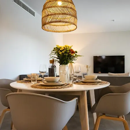 Port-avenue, Design-wohnung, Pool, Strandnah דירה *