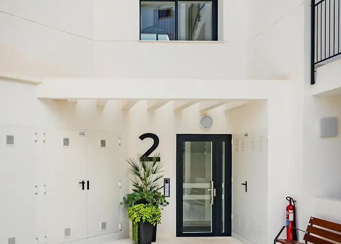 Port-avenue, Design-wohnung, Pool, Strandnah דירה *