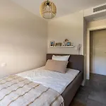Port-avenue, Design-wohnung, Pool, Strandnah Μαρμπέλλα
