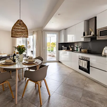 Port-avenue, Design-wohnung, Pool, Strandnah *