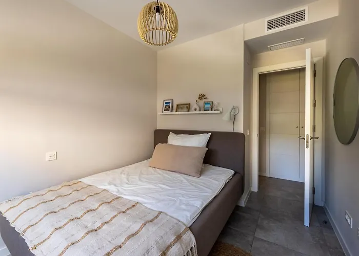 Port-avenue, Design-wohnung, Pool, Strandnah Μαρμπέλλα