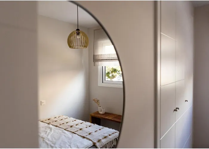 Port-avenue, Design-wohnung, Pool, Strandnah * Μαρμπέλλα