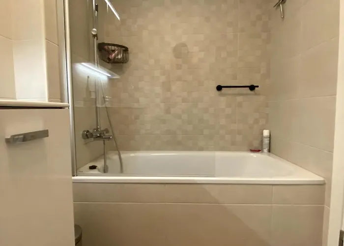 Port-avenue, Design-wohnung, Pool, Strandnah Μαρμπέλλα