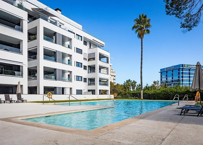 Port-avenue, Design-wohnung, Pool, Strandnah Μαρμπέλλα