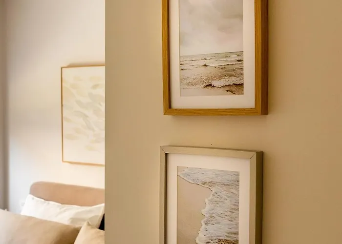 Port-avenue, Design-wohnung, Pool, Strandnah * Μαρμπέλλα