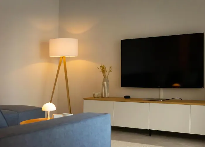 Port-avenue, Design-wohnung, Pool, Strandnah * מארבלה